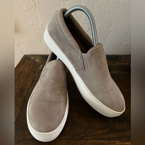 Steve Madden Sneakers Gills Grey
Suede Slip On Shoes, Women’s size 9.5